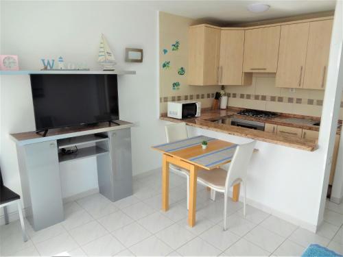 South facing with sea view and free WIFI in Playa Honda heart of Las Americas