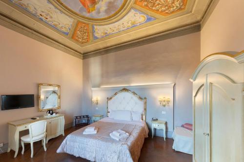 a bedroom with a bed and a ceiling at B&B I Quattro Poeti in Florence