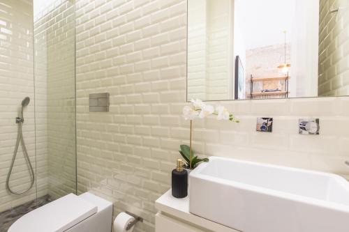 In Between Exclusive Charm Apartment by the center
