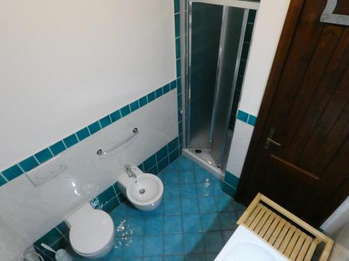 a bathroom with a toilet and a shower at B&B MrCaruba in Stintino