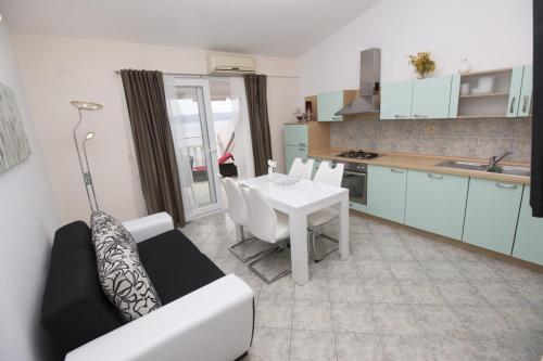 Apartment in Pisak with sea view, terrace, air conditioning WiFi 3340-6