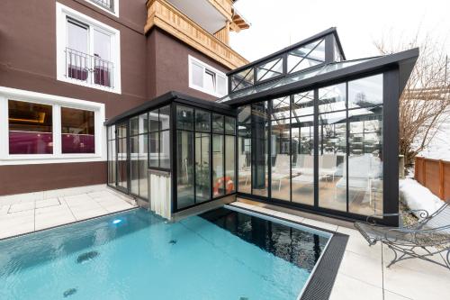 Bazén v ubytování Hotel Panther'A nebo v jeho okolí