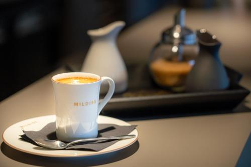 Příslušenství pro přípravu čaje a kávy v ubytování Mildiss Hotel Spa & Restaurant, BW Signature Collection