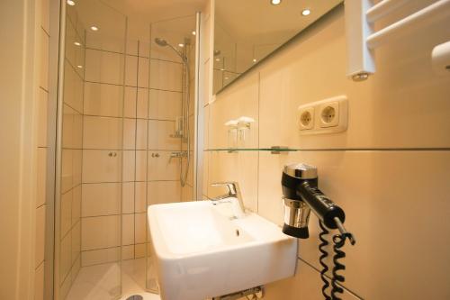 a bathroom with a sink and a shower at Altes Forsthaus Braunlage in Braunlage