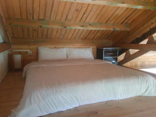 מיטה או מיטות בחדר ב-Ferma Albanik