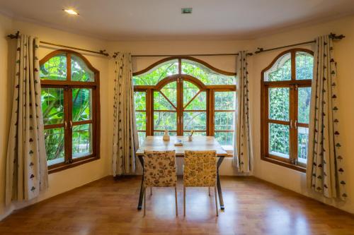 Imagen de la galería de SaffronStays Birdsong, Madh - pet-friendly villa at Madh Island, en Bombay