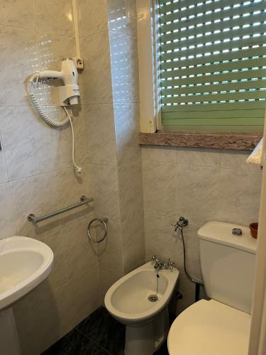 Ένα μπάνιο στο Alvalade II Airport Guest House