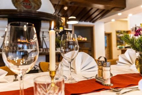a table with wine glasses on top of it at Alpenhotel Ensmann in Göstling an der Ybbs