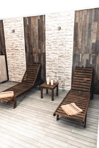 two wooden chairs and a table in a room at Verdisso Hotel & Restaurant in Demir Kapija