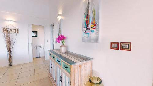 Gambar di galeri bagi Villa Deluxe l'Hacienda Villa vue mer 180 piscine jacuzzi proche plage marina golf pointe des châteaux et casino jardin clos voyage durable di Saint-François