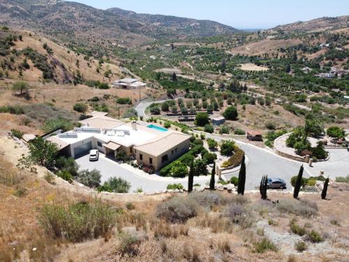 Afbeelding uit fotogalerij van River View (4 bedroom villa) in Paphos