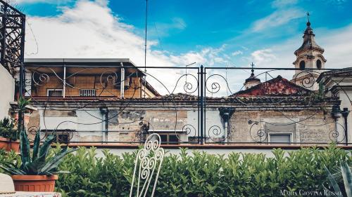 Bangunan di mana terletaknya rumah tamu ini