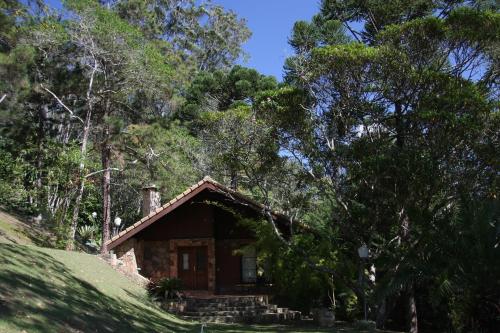 a house in the middle of a forest at Pousada Quinta dos Pássaros Itaipava in Itaipava