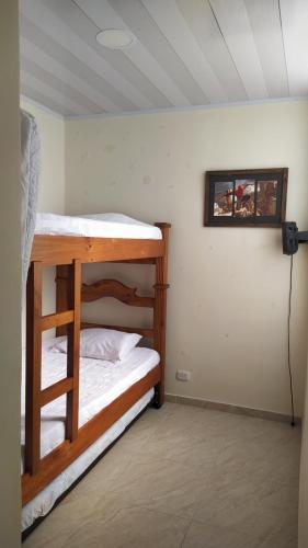 a bedroom with two bunk beds in a room at CASA VACACIONAL CONDOMINIO BAHÍA SOLERO in Girardot