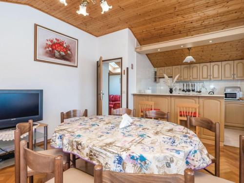 Η κουζίνα ή μικρή κουζίνα στο Apartments Emil