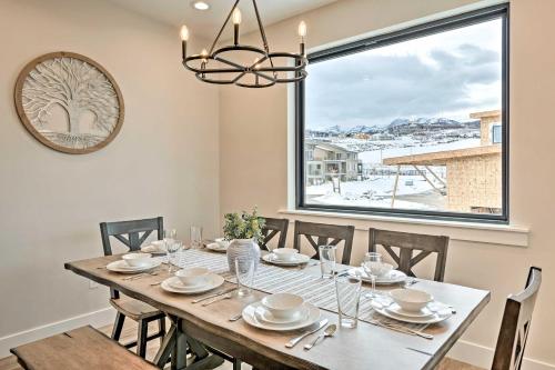 Φωτογραφία από το άλμπουμ του Newly-Built Lakeside Gem with Community Perks! σε Huntsville
