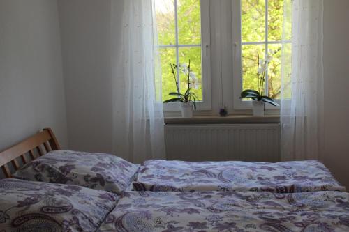 מיטה או מיטות בחדר ב-FeWo am Bodensee im Uhldingen mit Balkon, zwischen Insel Mainau, Konstanz, Überlingen und Friedrichshafen