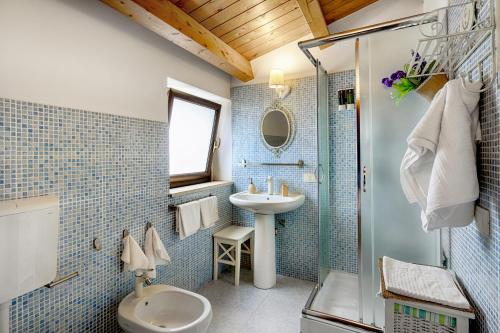 a bathroom with a sink and a toilet and a shower at Villa U Marchisi B&B in Scicli