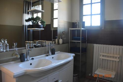 Bilik mandi di Villa Lumières
