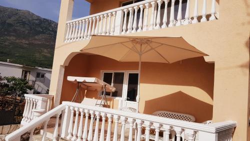an umbrella sitting on the side of a house at Monte Liza in Dobra Voda