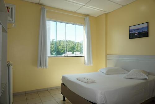 Postel nebo postele na pokoji v ubytování Lord Hotel Camburi