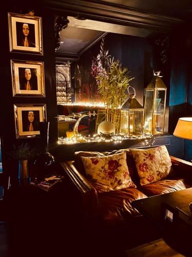 a living room with a couch and pictures on the wall at Malin TownHouse in Malin