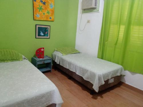 A bed or beds in a room at Casa com Piscina em Barequeçaba
