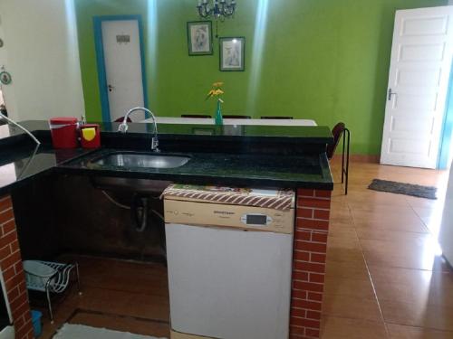 Dapur atau dapur kecil di Casa com Piscina em Barequeçaba