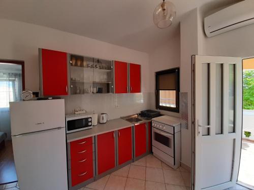 Kuchyň nebo kuchyňský kout v ubytování APARTMAN RITA