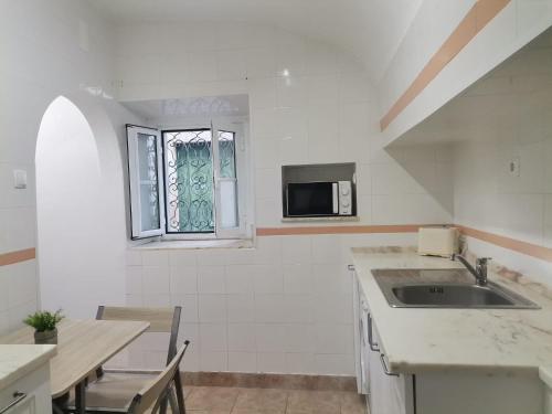 Küche/Küchenzeile in der Unterkunft Évora Romana Alojamentos T2 Aqueduto