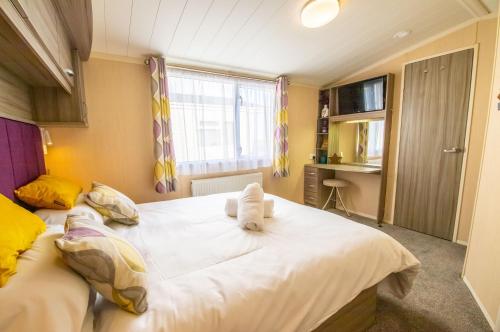 Кровать или кровати в номере Sea 'n' Stars Platinum Plus Holiday home with Views, Free Wifi and Netflix