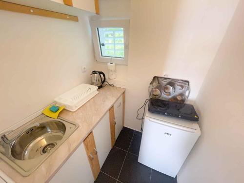 Kuchyňa alebo kuchynka v ubytovaní Apartments in Dramalj 42059