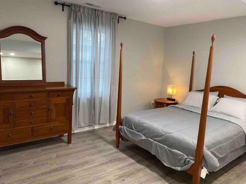 Postel nebo postele na pokoji v ubytování Charming Boston Retreat 3BR Parking Perfect for Families & Groups