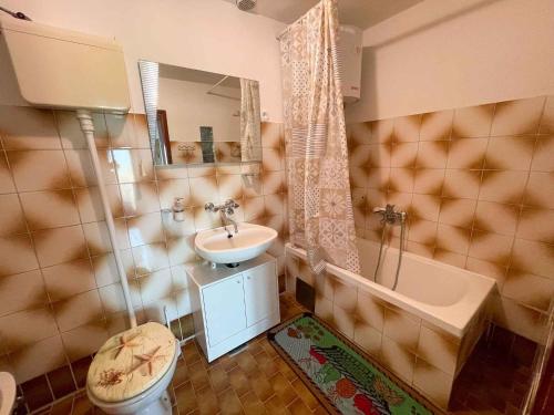 Kúpeľňa v ubytovaní Apartment in Jadranovo 42259