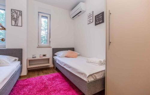 מיטה או מיטות בחדר ב-Holiday home in Radosi kod Visnjana - Istrien 42140
