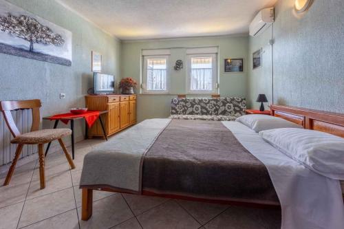 Postel nebo postele na pokoji v ubytování Studio in Crikvenica 42250