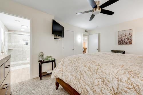 a bedroom with a bed and a ceiling fan at Sun City's Charmer in Sun City
