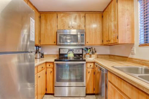 Una cocina o cocineta en 3 Hare Lane