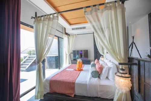 เตียงในห้องที่ Ananya Lipe Resort