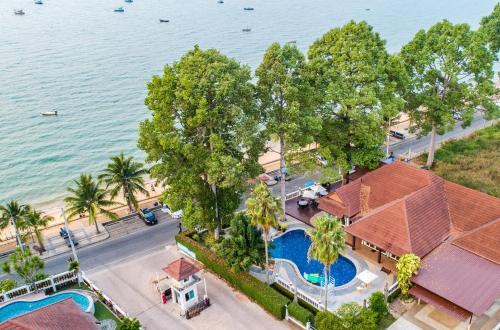 an overhead view of a house with a swimming pool and the ocean at RimLay Beachfront Pool Villa in Sattahip