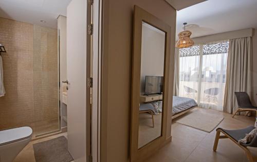 ห้องน้ำของ A Stunning Seaview Penthouse; 3bedrooms + nanny