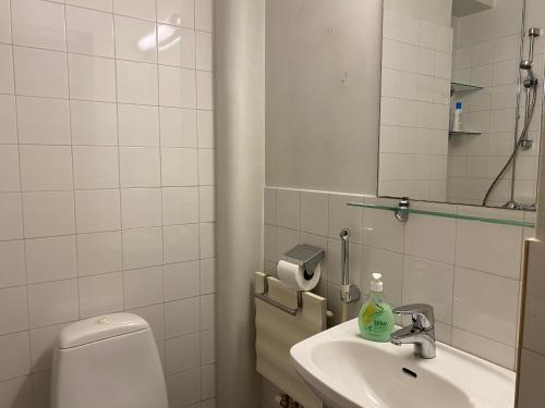 Ένα μπάνιο στο Aalto Apartments Sunila Honkala 1
