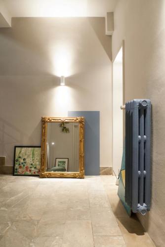 a mirror and a radiator in front of a wall at Relais Stibbert Florence in Florence