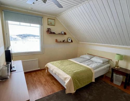 Postel nebo postele na pokoji v ubytování Cozy house close to Arctic Circle