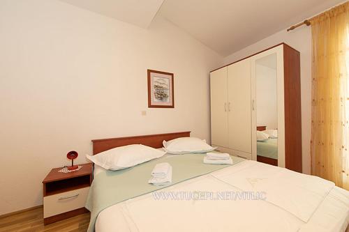 Ένα ή περισσότερα κρεβάτια σε δωμάτιο στο VILA MILENKA Apartmani Drago