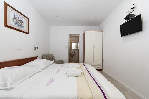 Ένα ή περισσότερα κρεβάτια σε δωμάτιο στο VILA MILENKA Apartmani Drago