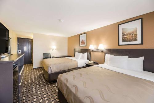 Кровать или кровати в номере Quality Inn Clovis