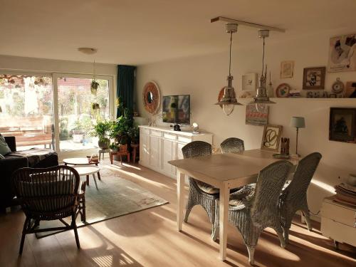 a living room with a dining room table and chairs at Beachhouse Engelbert Studios in Zandvoort