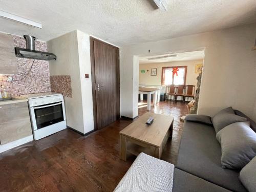 Η κουζίνα ή μικρή κουζίνα στο Kassandrov Guest House Ravnogor/ Касандрова къща Равногор
