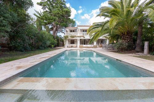 Serene Cap dAntibes retreat with heated pool steps from the beaches